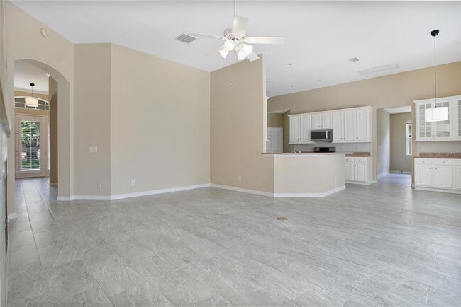Building Photo - 107 Walton Heath Dr