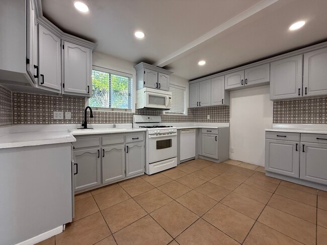 Building Photo - 6054 Colfax Ave