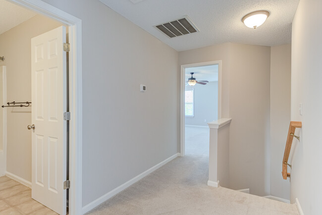 Building Photo - 2112 Echo Glen Ln