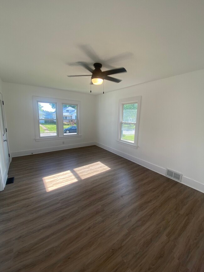 Building Photo - 1131 E Garfield St