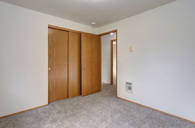 Building Photo - 3bd 2ba Single Level Home in Mountain View...