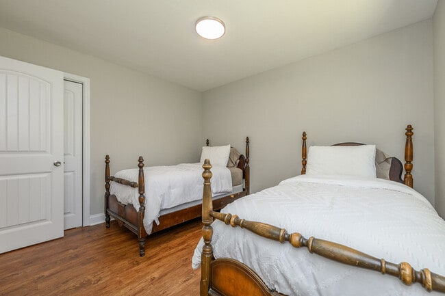 Building Photo - NEWLY RENOVATED 2 bedroom, 1 bathroom at Gilbert Townes