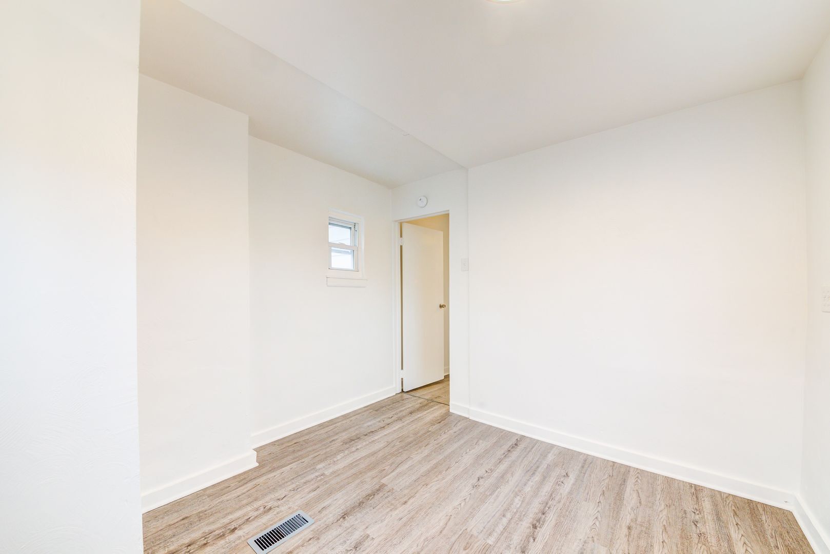 Building Photo - 615 E Warrington Ave