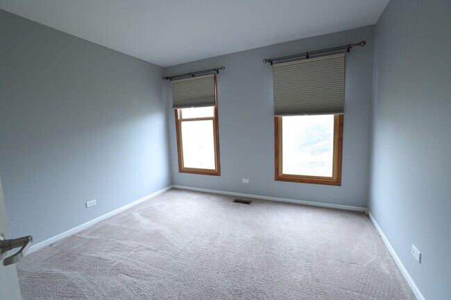 Building Photo - 231 University Ln