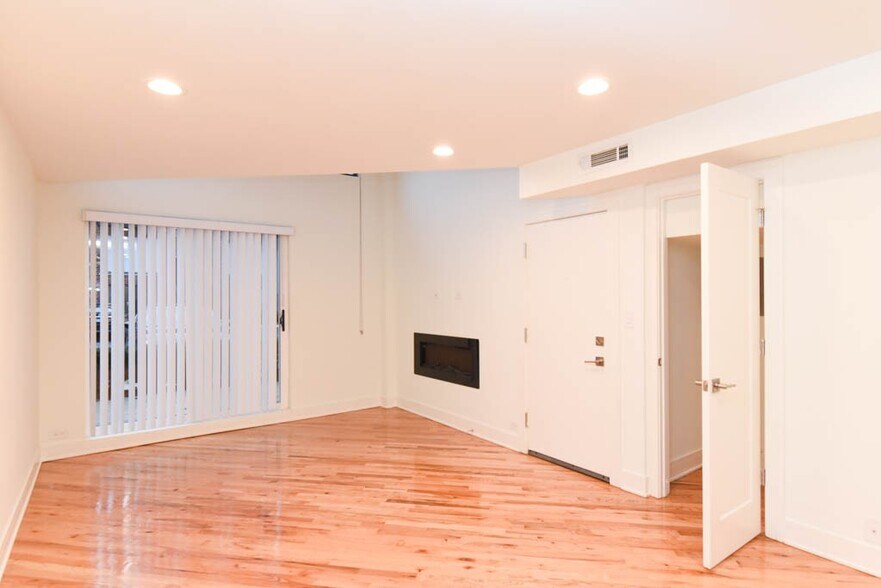 Building Photo - 842 W Grace St