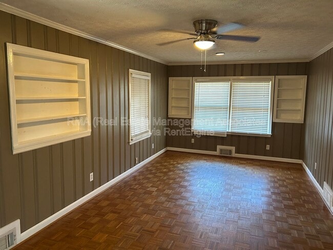 Building Photo - 1133 E College St