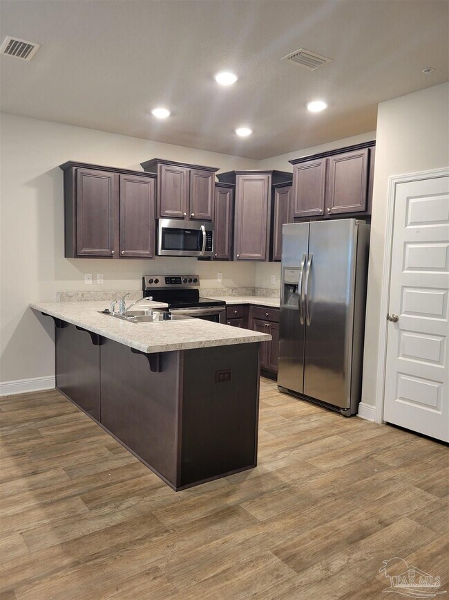 Building Photo - 6081 Royal Port Ct