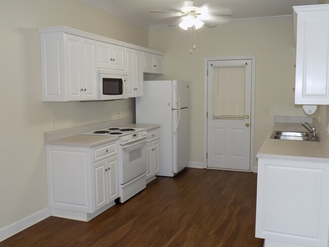 Building Photo - **Available to view mid June** 2 Bedroom, ...