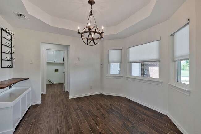 Building Photo - Updated Home with Pool & Shop on 1 acre lot