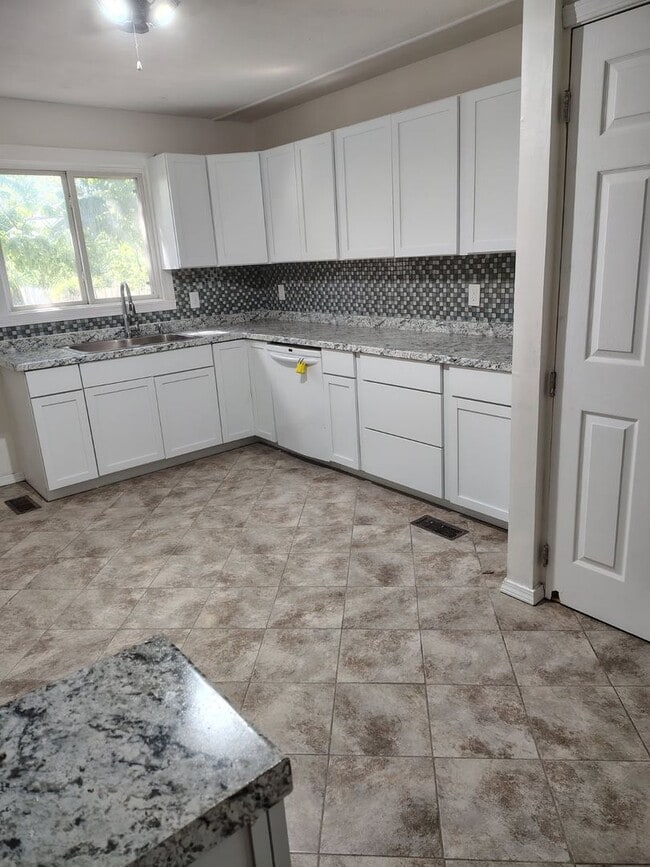 Building Photo - **Available Now...Never Have to Move Again! Don’t Miss Out…This Home Will Go Fast!**