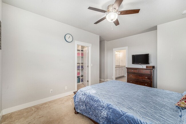 Building Photo - Gorgeous 4 bed 3.5 bath Home Available in Central Park, Denver!