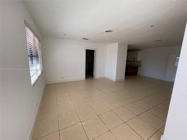 Building Photo - 3033 NW 11th Terrace