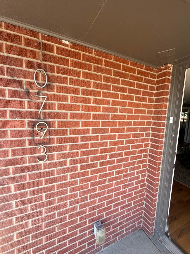 Building Photo - West Oak Triplex