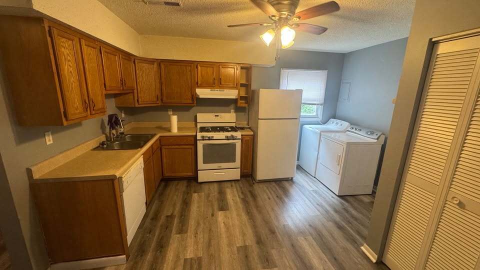 Primary Photo - 204 Avondale Ave