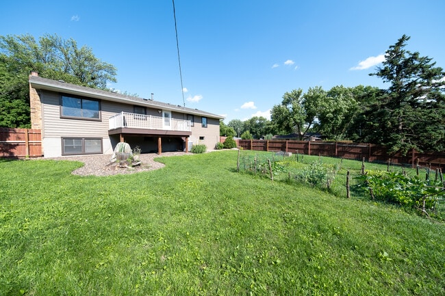 Building Photo - 13124 Oakland Dr