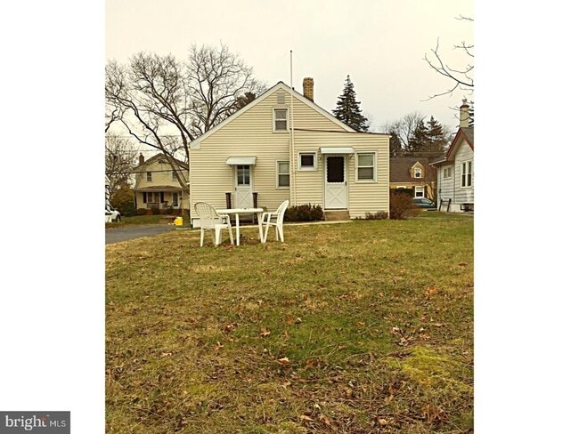 Building Photo - 721 Mayflower Ave