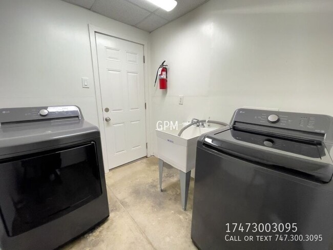 Building Photo - 803 Lindaraxa Park N