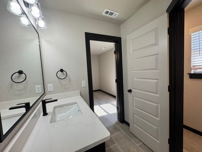 Building Photo - 3204 SW Camden Dr