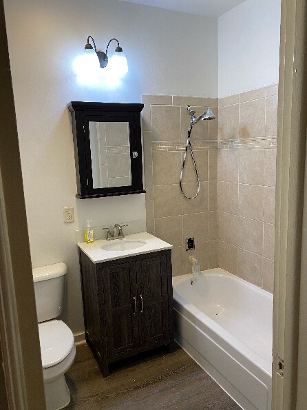 Full Bath - 14314 S Union Ave