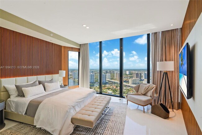 Building Photo - 18555 Collins Ave