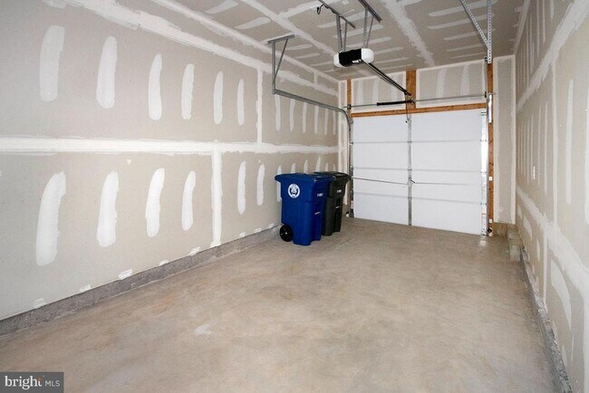 Building Photo - 117 Mazzeo Dr