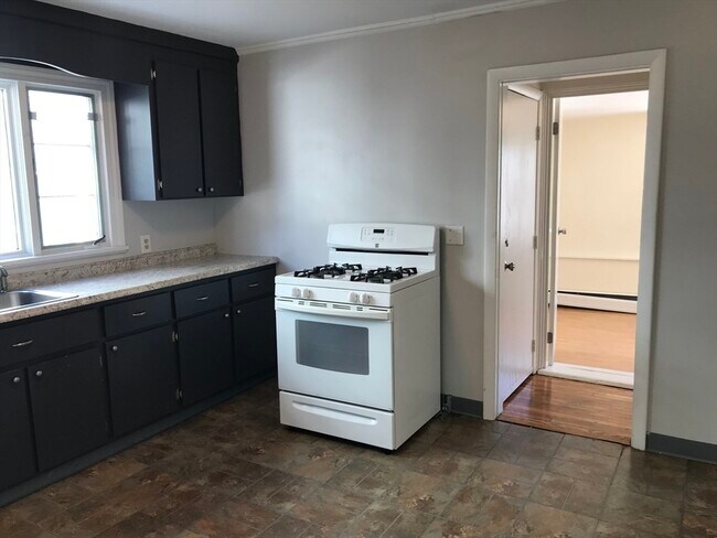 Building Photo - 113 Ashland St