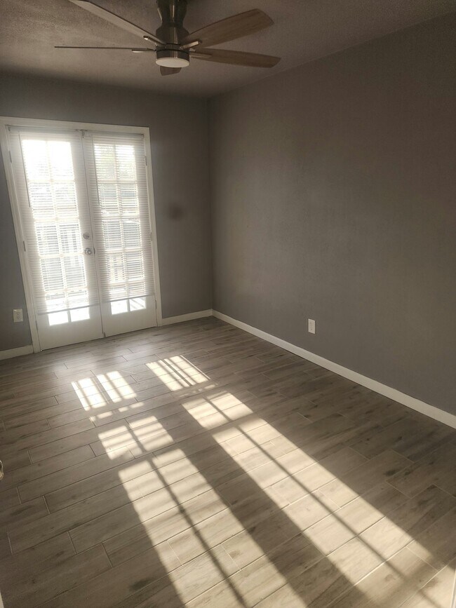 Building Photo - 317 S Stapley Dr