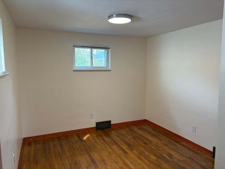 Building Photo - 1405 Belasco Ave