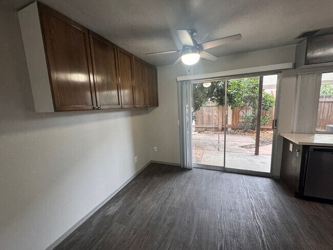 Building Photo - Modern 3-Bedroom Townhome with Garage & Pr...