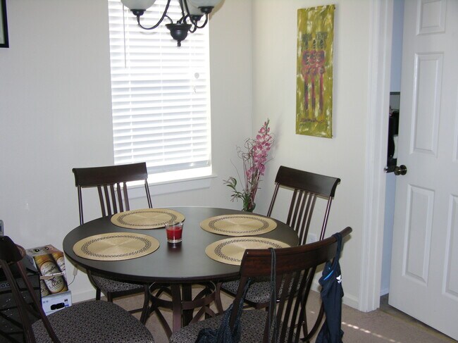 Dining Area - 608 Boissevain Ave