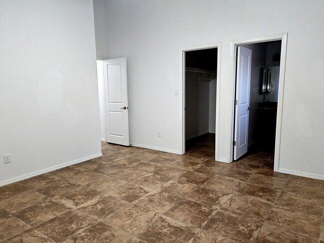 Building Photo - 3 bedroom/2 bath home for Rent