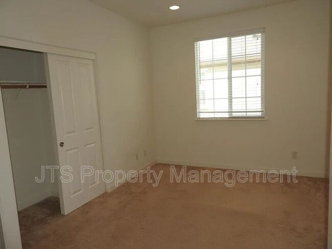 Building Photo - 3048 Ivy Creek Ln
