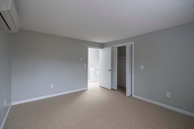 Building Photo - 4 Sterling Ln