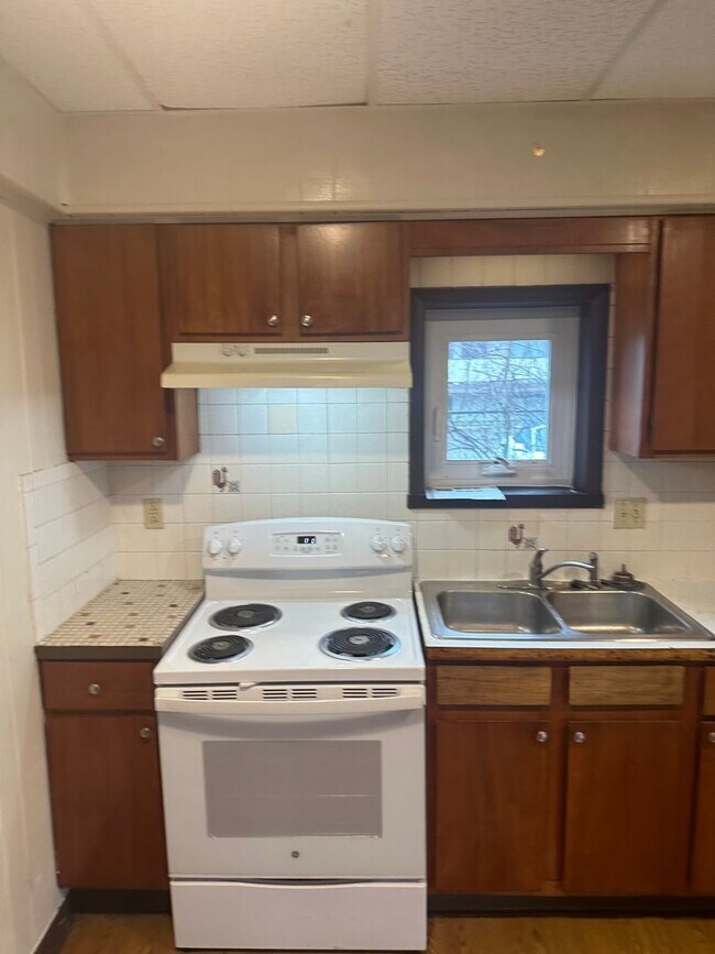 Building Photo - 605 E Buchtel Ave