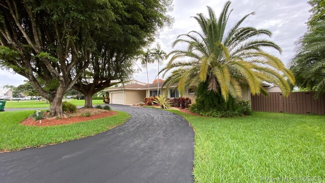 Building Photo - 13111 S Calusa Club Dr