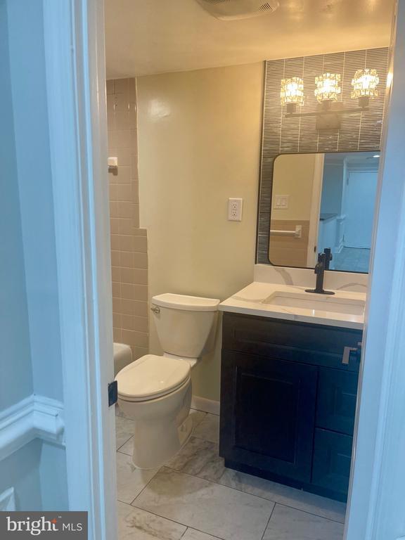 Building Photo - 6018 Westchester Park Dr