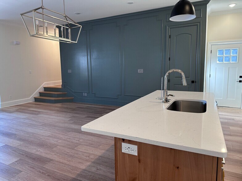 Building Photo - 226 McCowat St