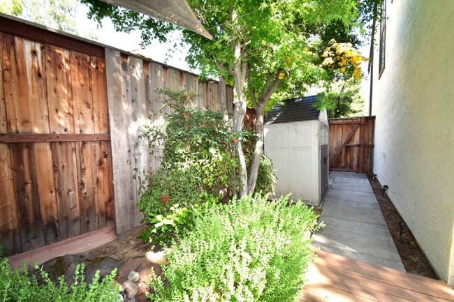 Building Photo - 4614 Corrida Cir
