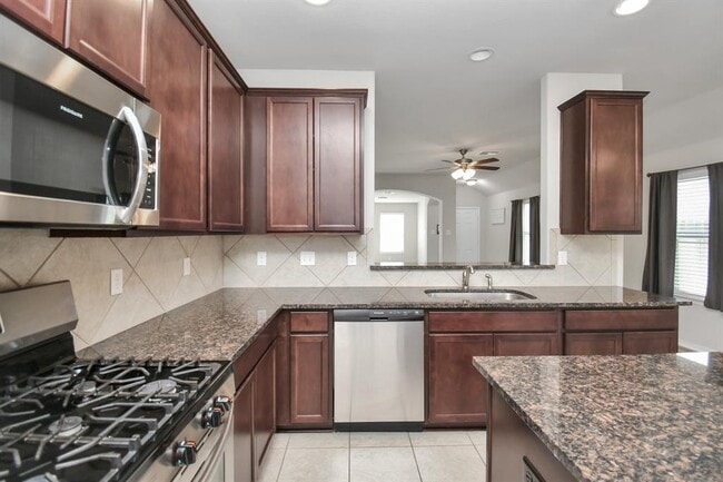 Building Photo - 7230 Victorville Dr