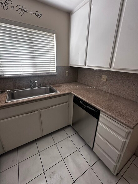 Building Photo - 351 Hans Way