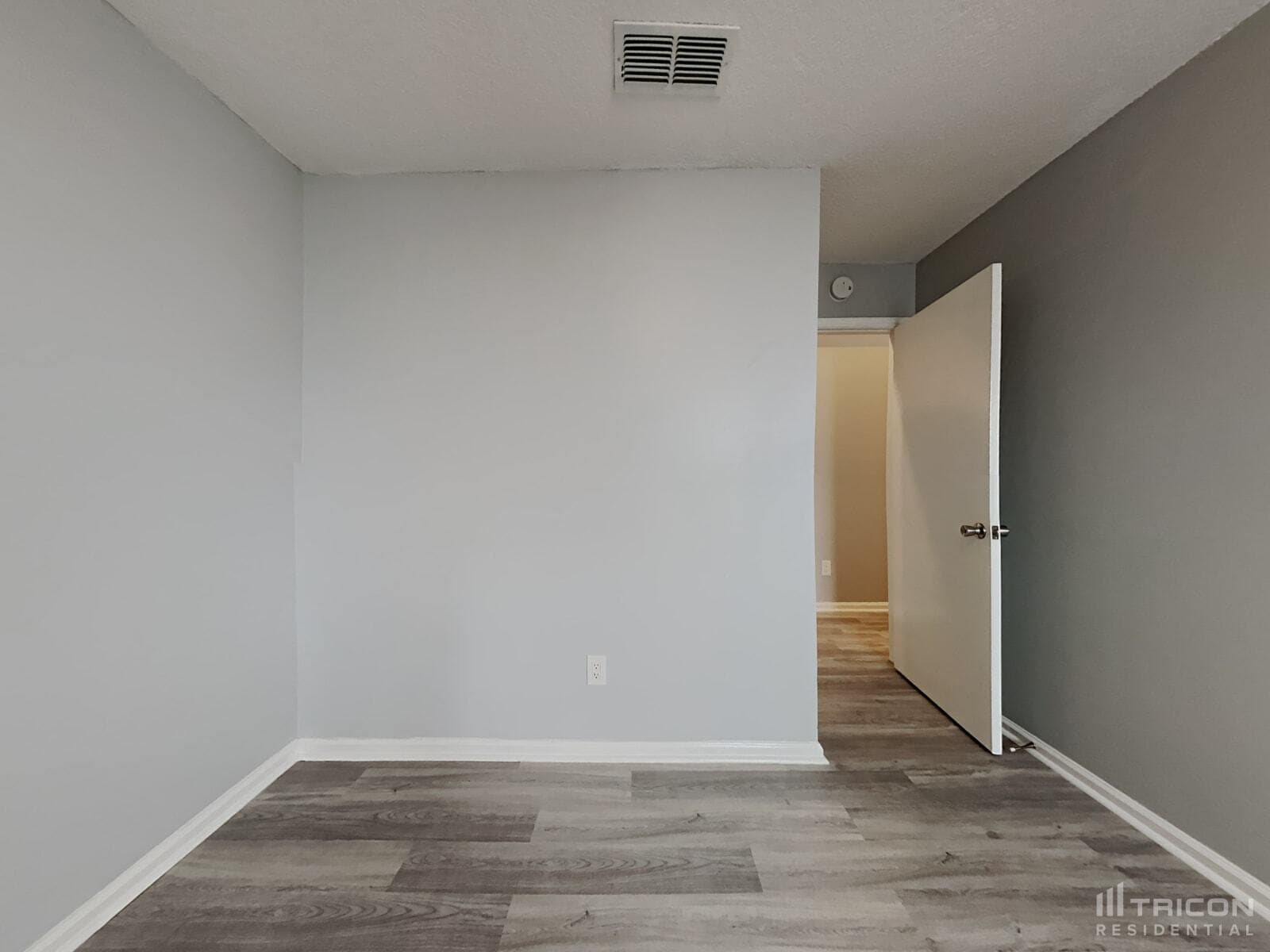 Building Photo - 1707 Ashwood Cir