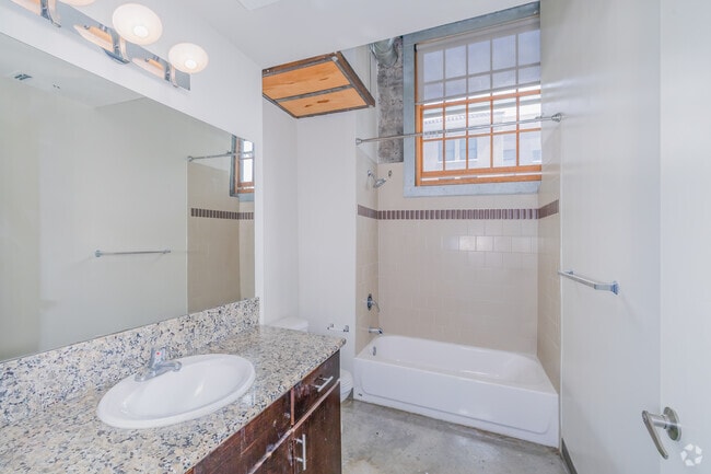 Studio - 525SF - Bathroom - Globe Mills