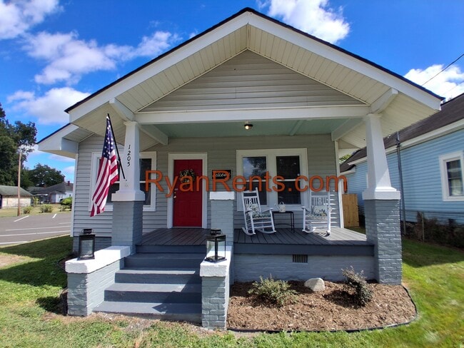 Primary Photo - 1205 S Franklin St