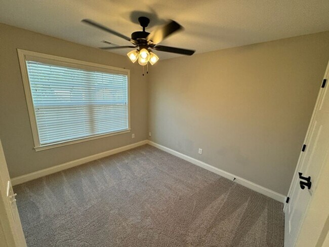 Building Photo - Knoxville 37920 - **COMING AVAILABLE August 1st** Beautiful single family home located in South K...