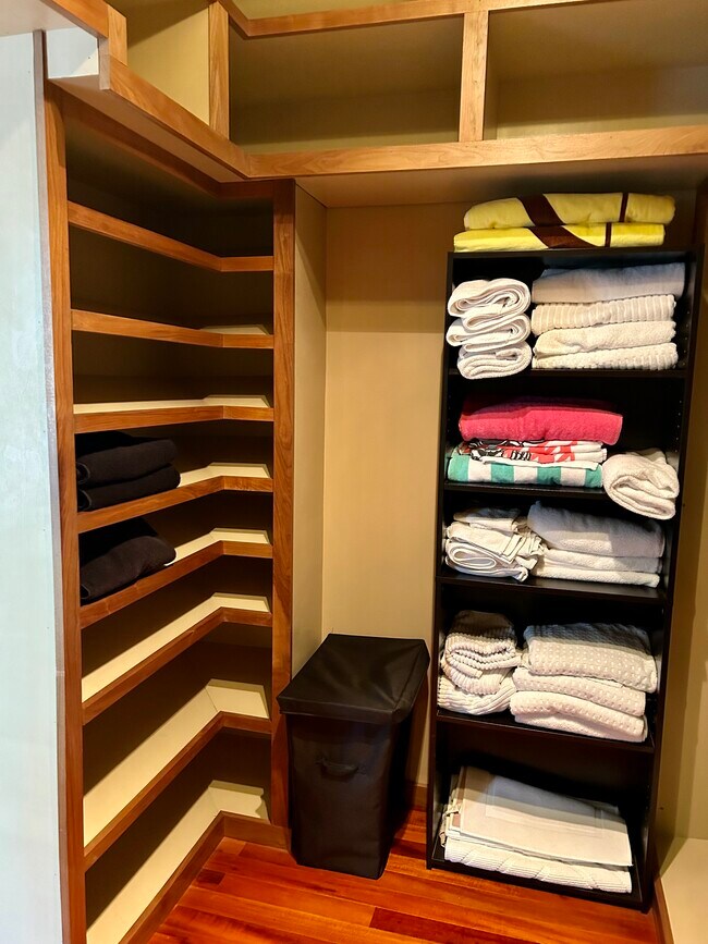 Master Closet - 10 S Crenshaw Ave