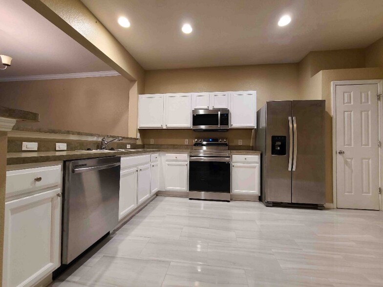 Building Photo - 4168 SW 43rd Cir