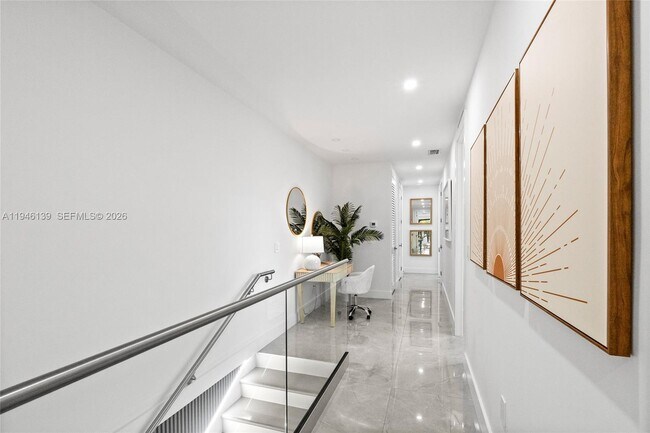 Building Photo - 325 SW 16th St