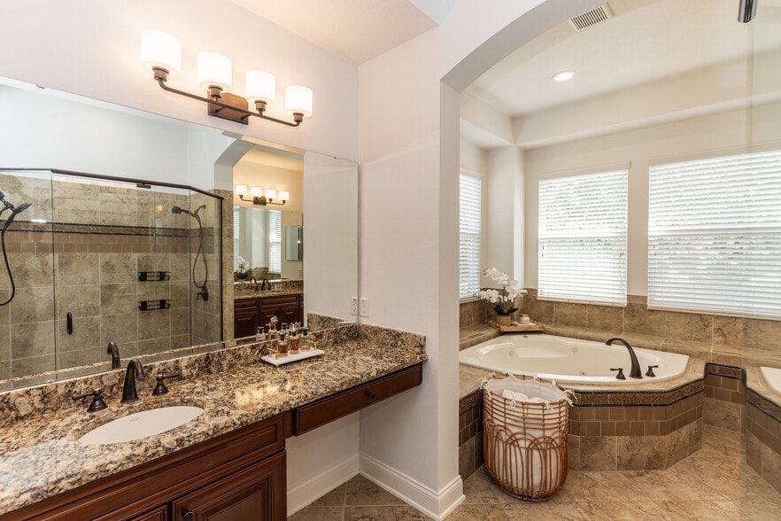 Building Photo - 25813 Feather Ridge Ln