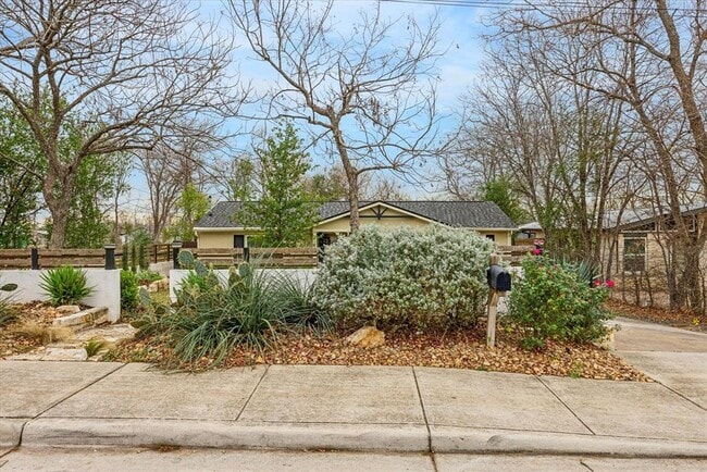 Building Photo - 2921 Pecan Springs Rd