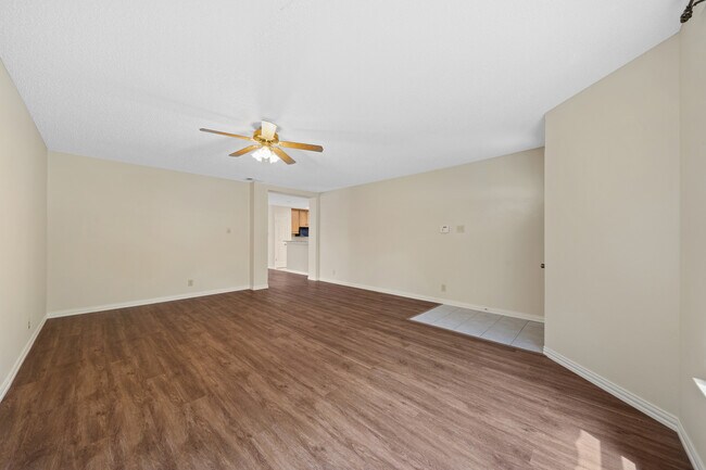 Building Photo - 4527 Stradford Pl